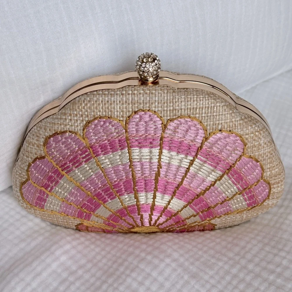 Viral Seashell Clutch Handbag Embroidered Raffia Shell Purse Gold Chain NWT - Picture 3 of 6